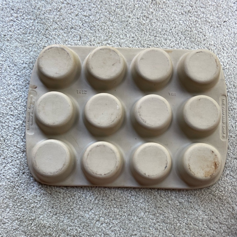 🪷Pampered Chef Family Heritage Stoneware Muffin Cupcake Pan Discontinued RARE - Picture 2 of 9